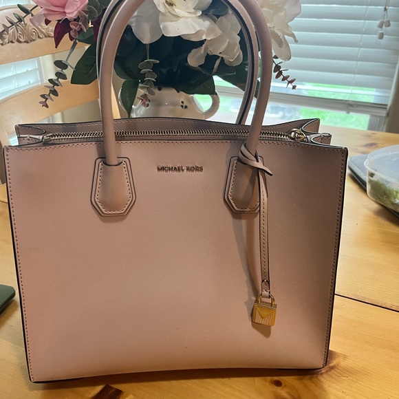 Michael Kors purse - Picture 2 of 4